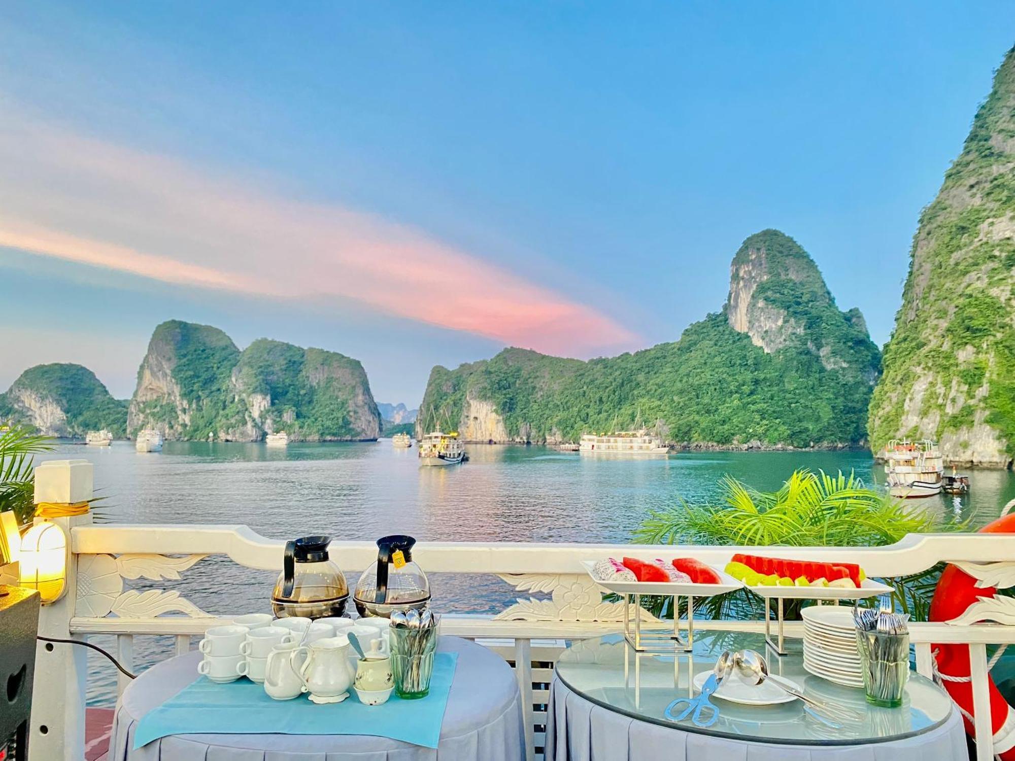 Hera Grand Luxury Cruise Халонг Экстерьер фото