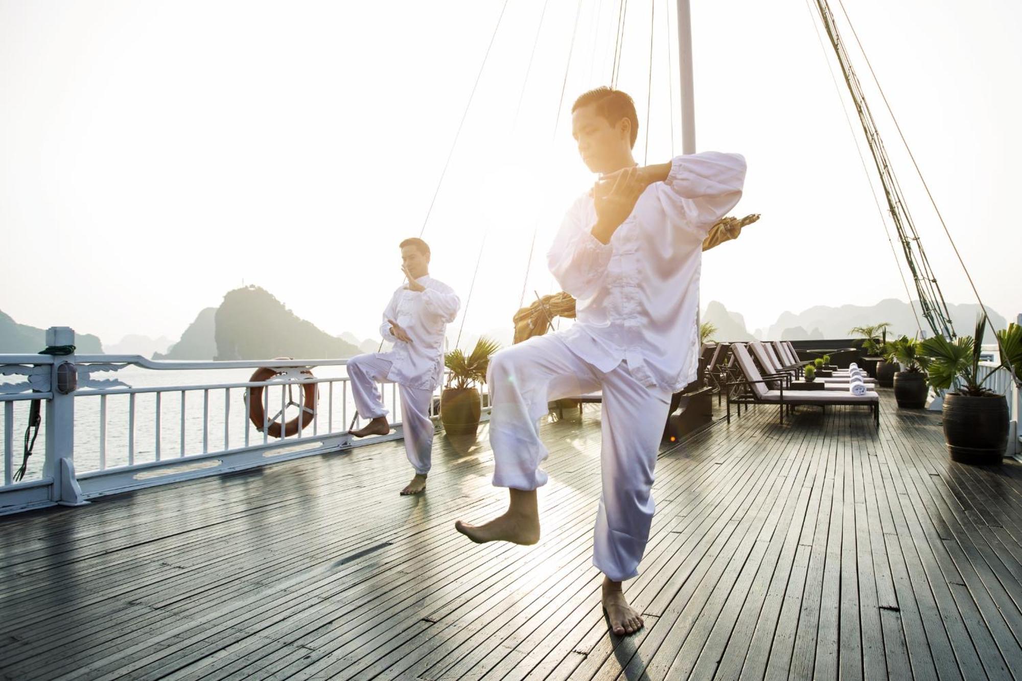 Hera Grand Luxury Cruise Халонг Экстерьер фото